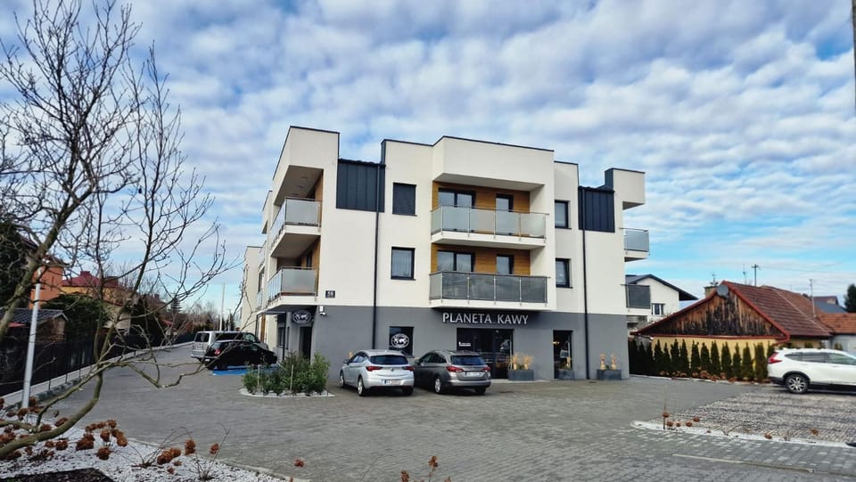 Property building, Day, Location