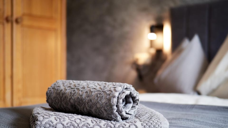 Bed, Photo of the whole room, Bedroom, towels