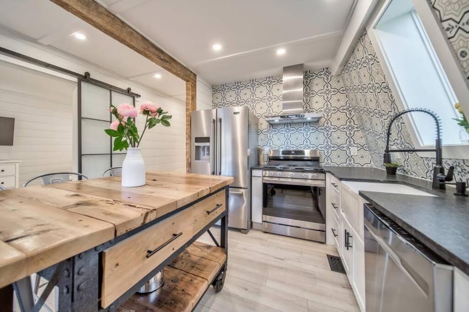 Modern Cabin with View, Pet-Friendly, Close to town Cabin in Georgia