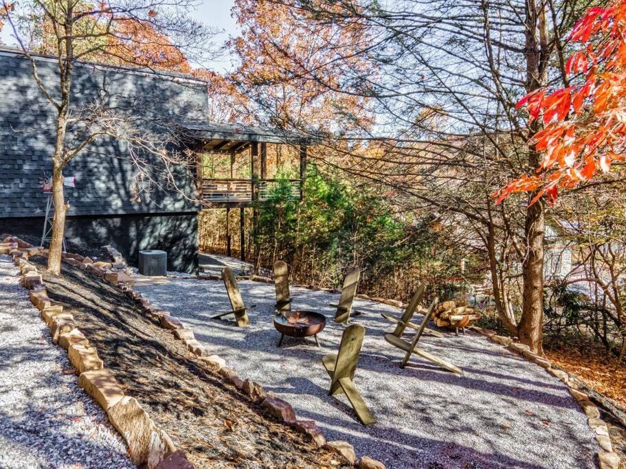 Modern Cabin with View, Pet-Friendly, Close to town Cabin in Georgia