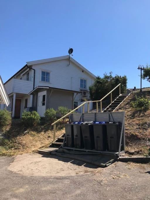 Property building, Day