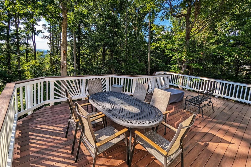 Spring, Day, View (from property/room), Dining area