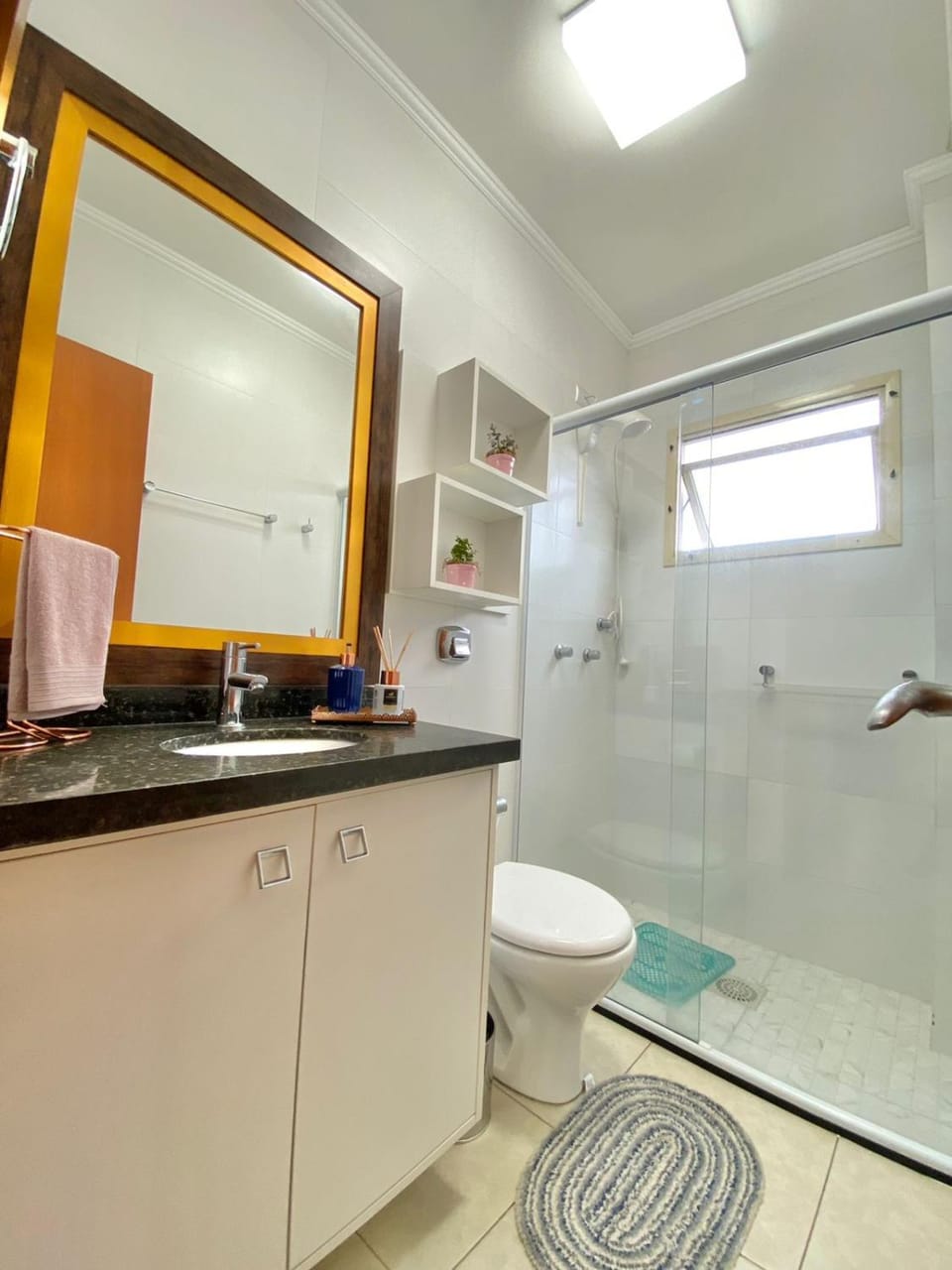 Shower, Toilet, Bathroom, hair dryier