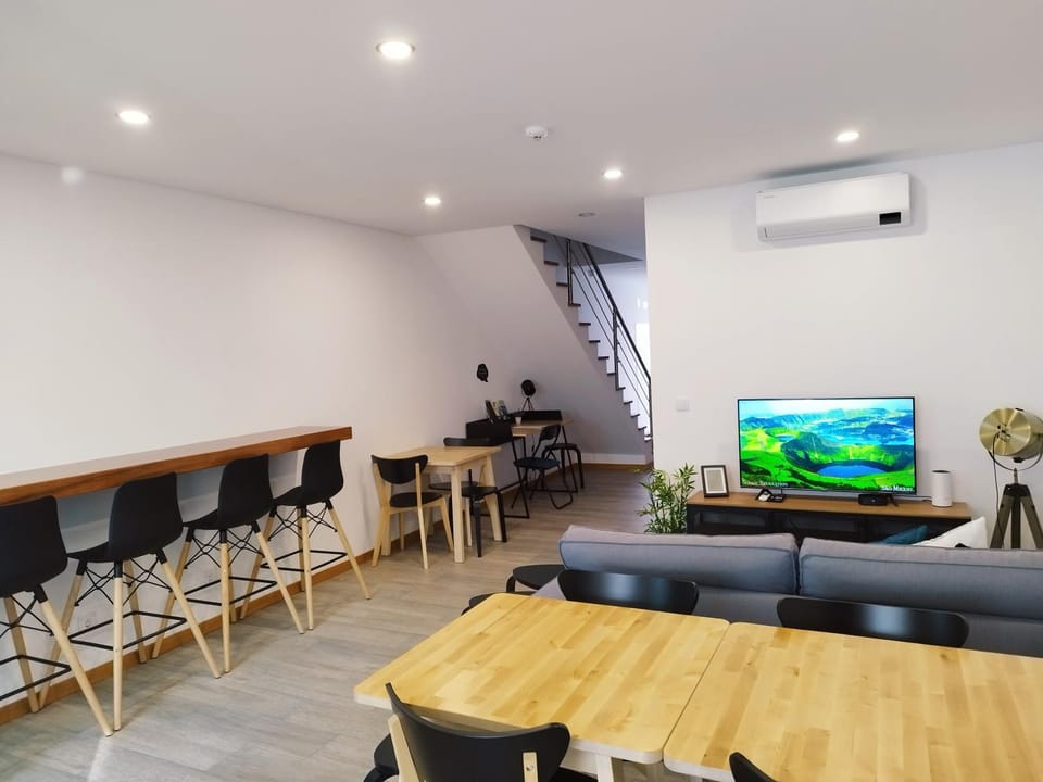 Communal lounge/ TV room, Living room, Dining area