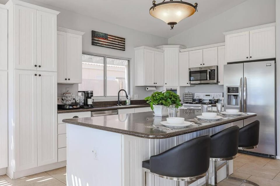 Kitchen or kitchenette, Dining area, dishwasher, minibar, pet friendly, toaster