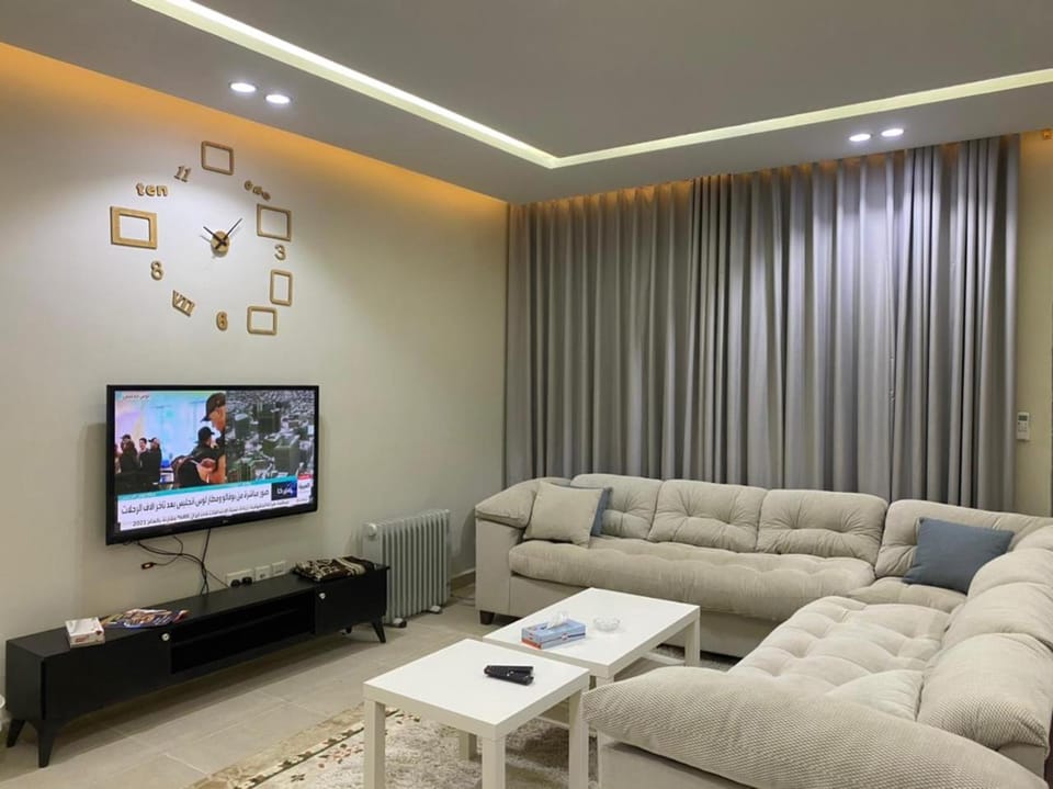 Communal lounge/ TV room, TV and multimedia, Living room, Seating area, Evening entertainment