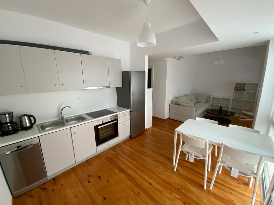 Coffee/tea facilities, Kitchen or kitchenette, Dining area, dishwasher, pet friendly, stove