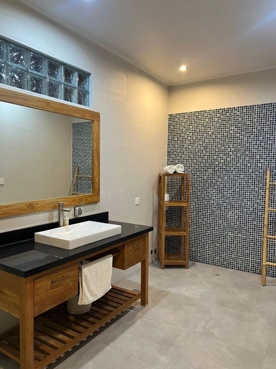 Bathroom, towels