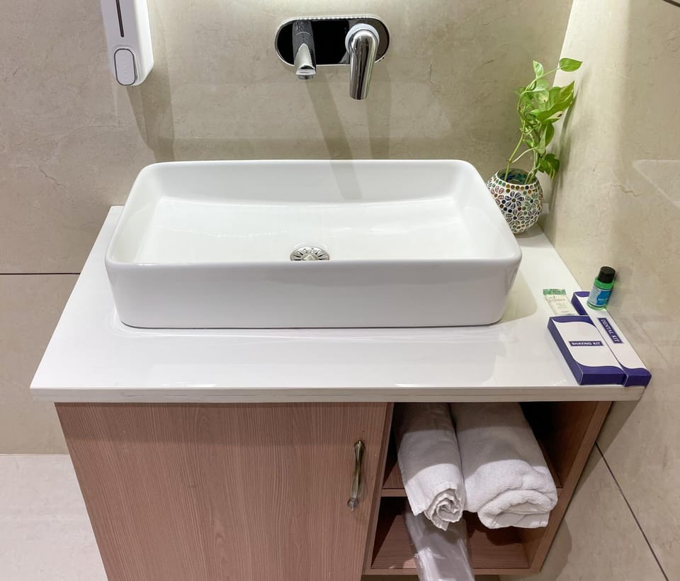 Bathroom, towels