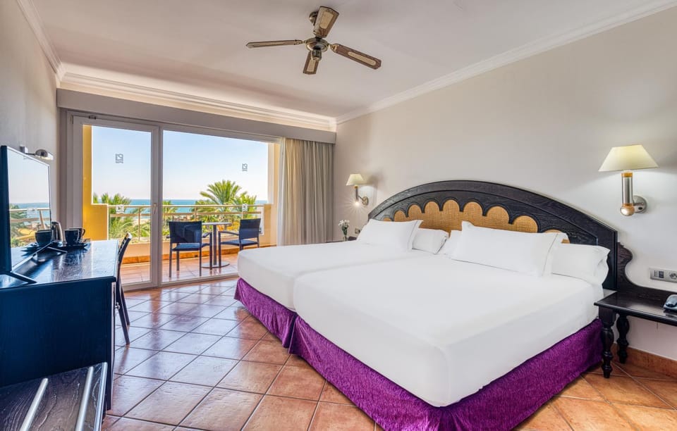 View (from property/room), Balcony/Terrace, Sea view
