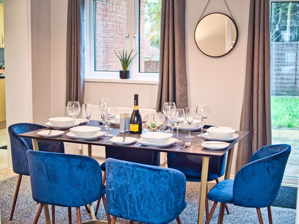 4 bed house - Drive and garage - Birmingham House in Birmingham