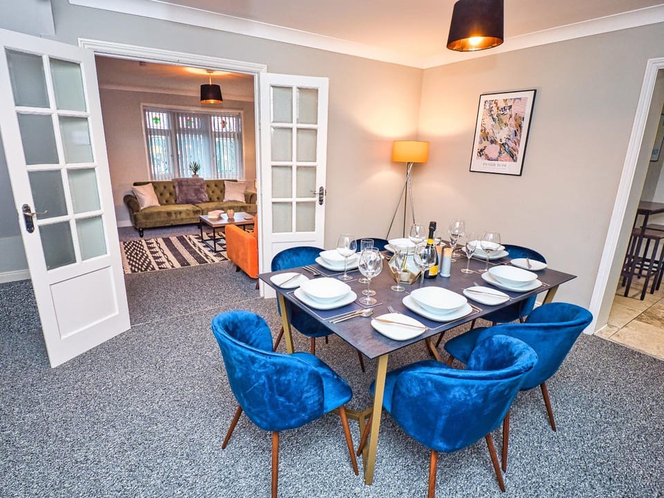 4 bed house - Drive and garage - Birmingham House in Birmingham