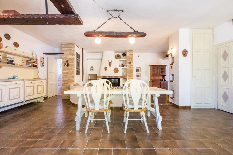 Property building, Kitchen or kitchenette, Living room