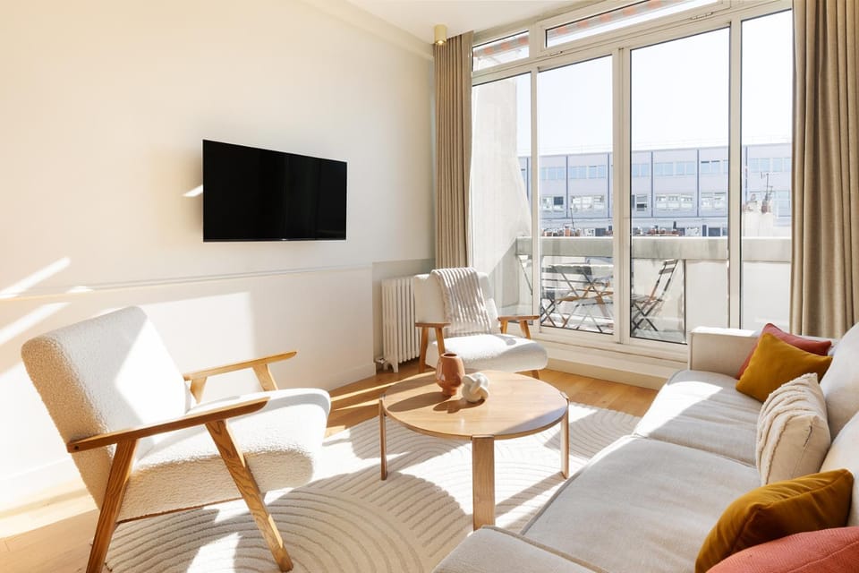 Communal lounge/ TV room, TV and multimedia, View (from property/room), Balcony/Terrace, Living room, Seating area