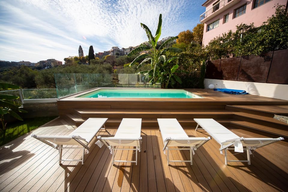 Pool view, Swimming pool, sunbed