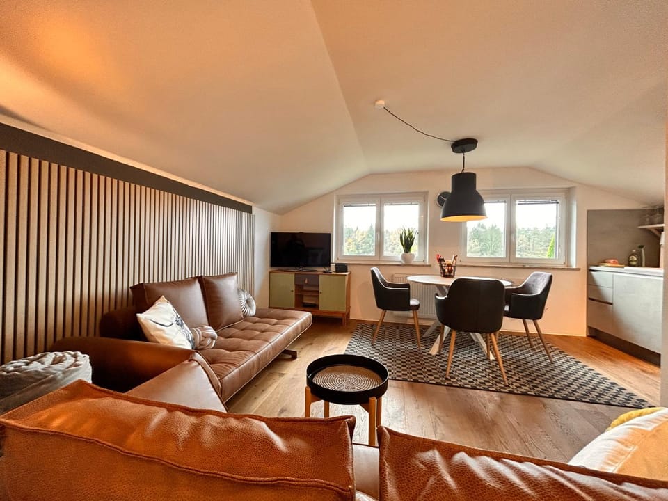 Communal lounge/ TV room, TV and multimedia, Living room, Seating area, Evening entertainment