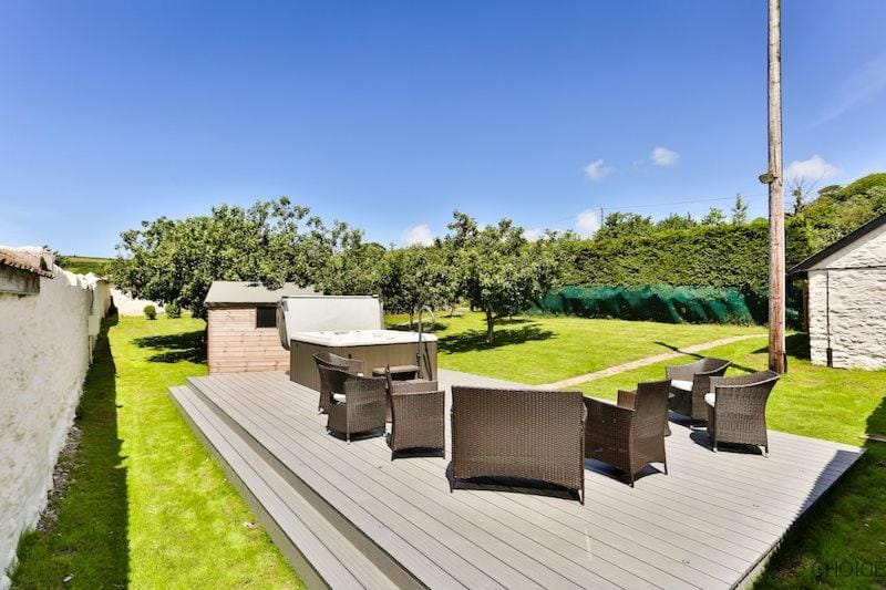 Property building, Balcony/Terrace