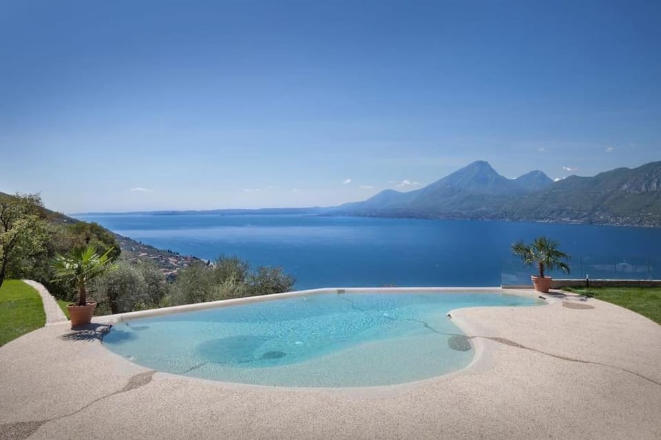 Lake view, Swimming pool