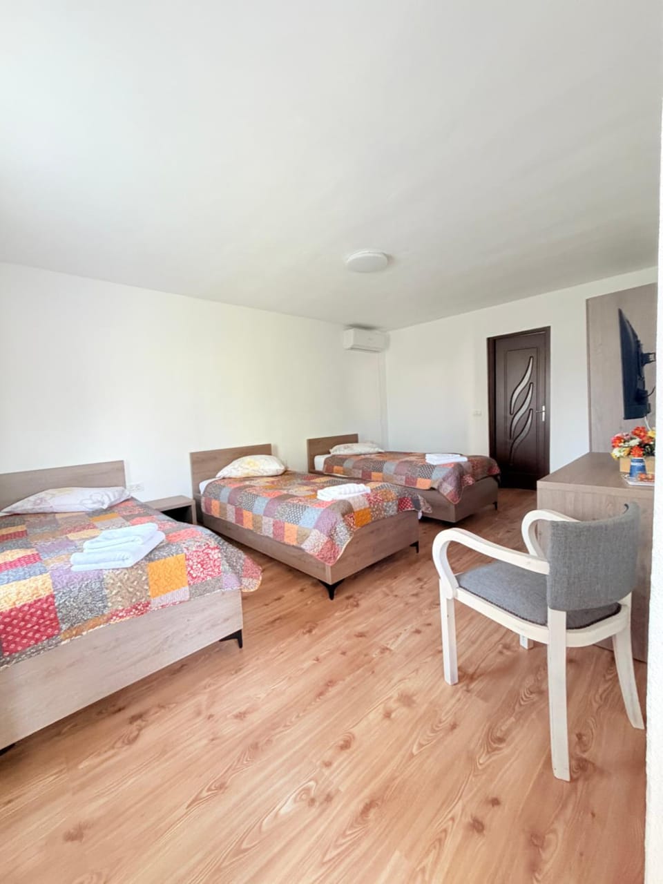 Pensiunea Damir Arad Bed and Breakfast in Timiș County