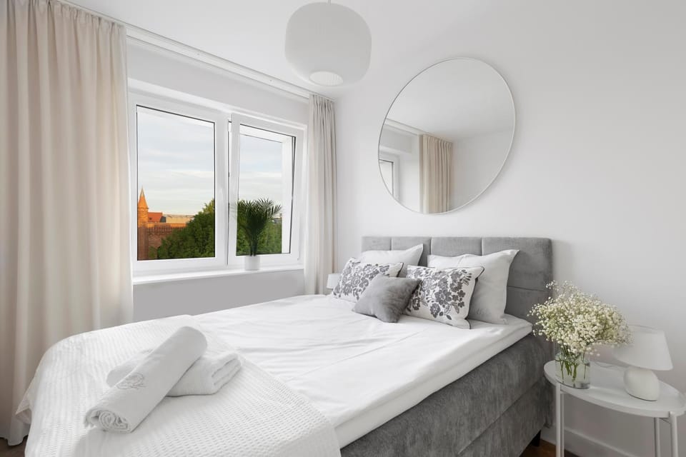 Bed, Bedroom, towels