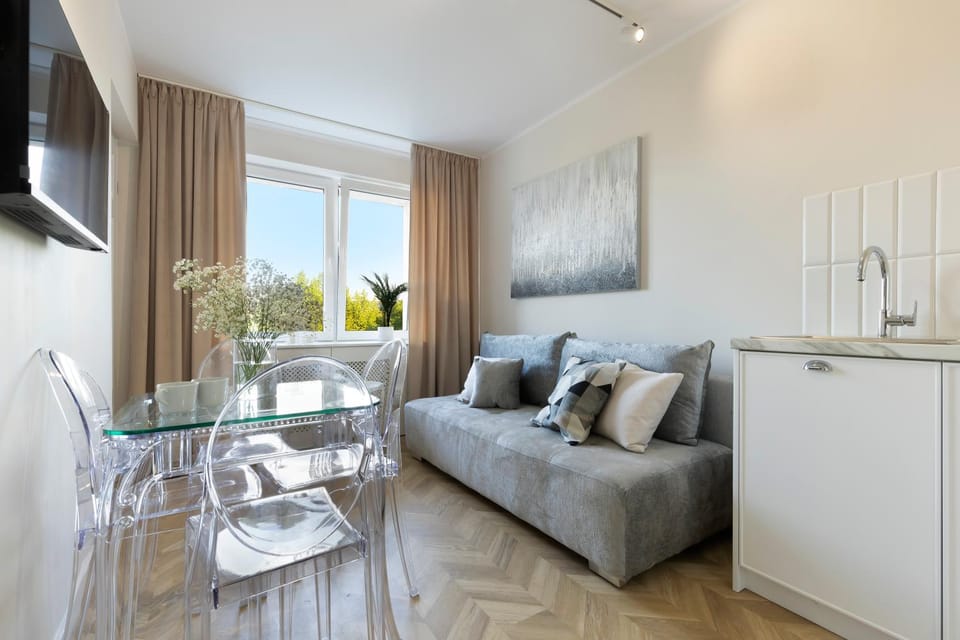 TV and multimedia, Kitchen or kitchenette, Living room, Seating area, Dining area