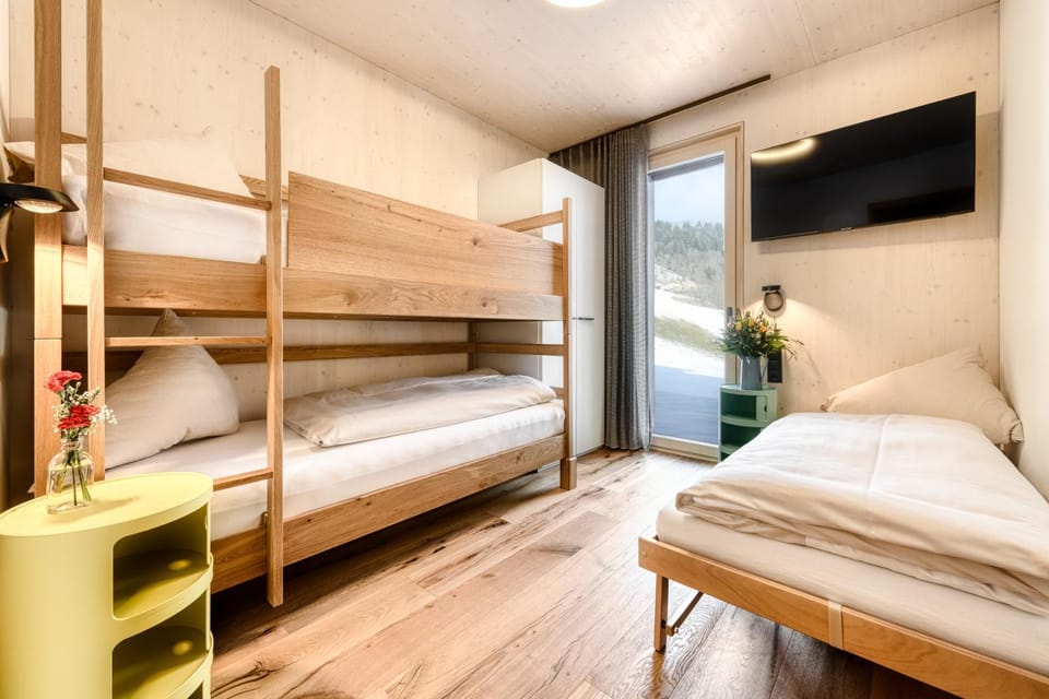Bed, TV and multimedia, Photo of the whole room, Bedroom, bunk bed