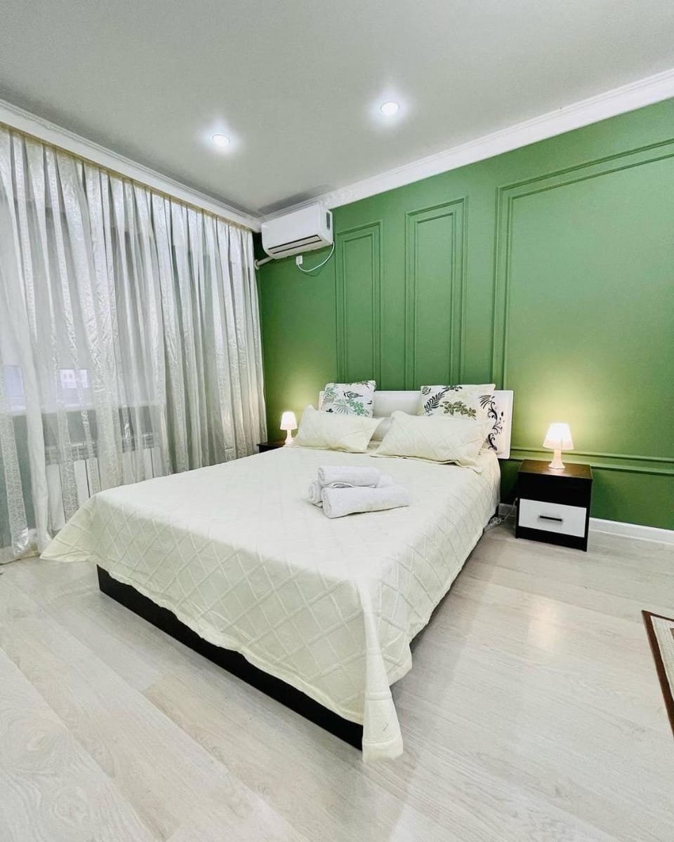 Bed, Bedroom, towels, air conditioner