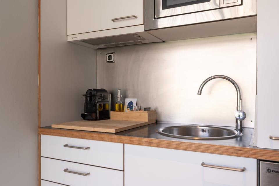 Coffee/tea facilities, Kitchen or kitchenette, microwave