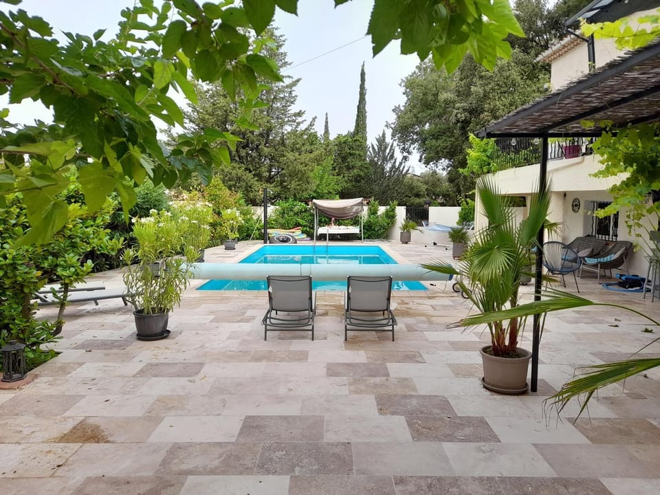 les arbousiers brignoles piscine et spa House in Brignoles