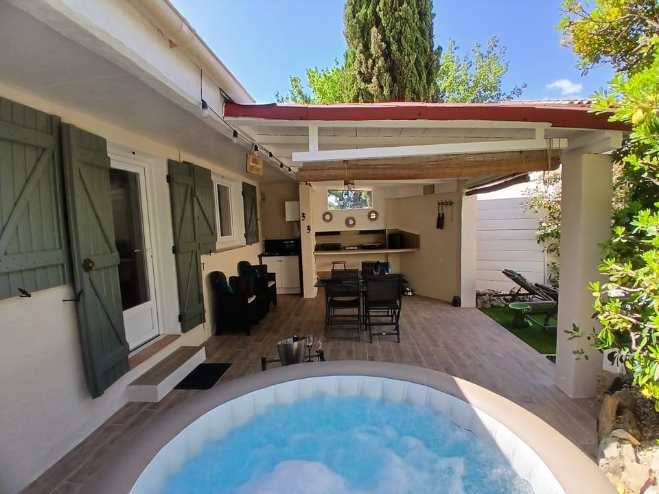 les arbousiers brignoles piscine et spa House in Brignoles