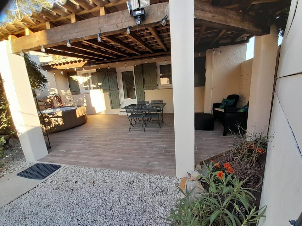 les arbousiers brignoles piscine et spa House in Brignoles