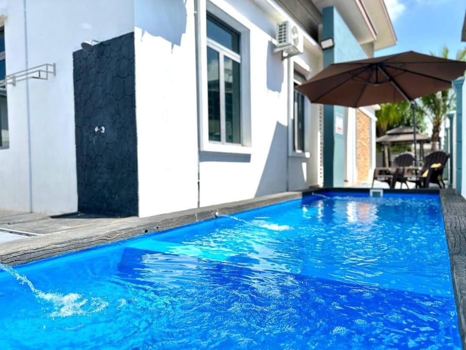 Swimming pool, Swimming pool
