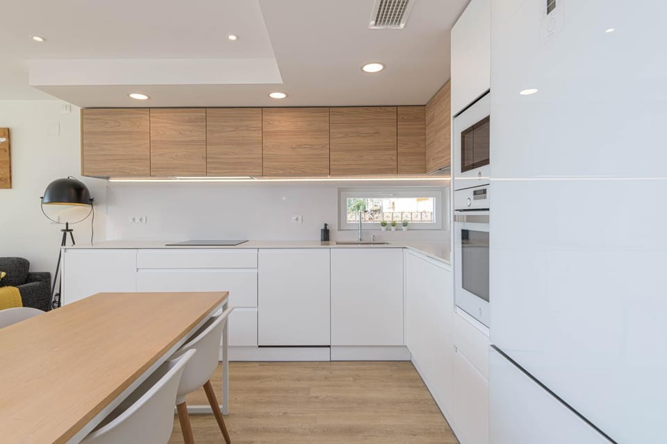 Kitchen or kitchenette, Dining area, dishwasher, minibar