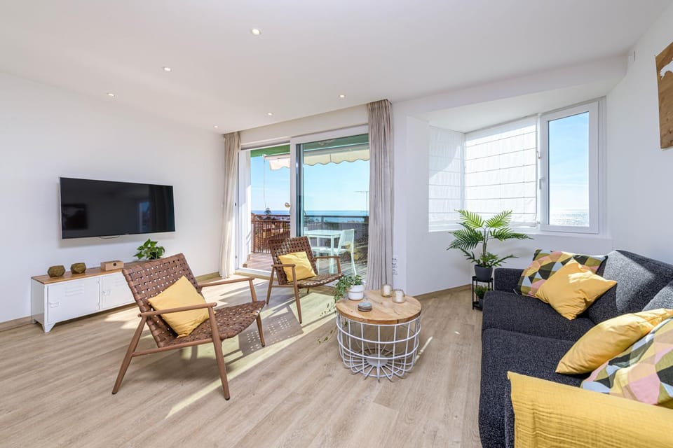 TV and multimedia, View (from property/room), Balcony/Terrace, Living room, Seating area, Sea view