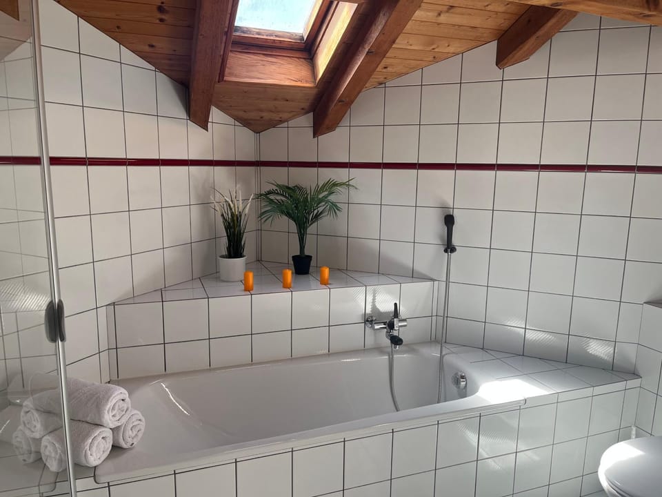 Bathroom, Bath, towels