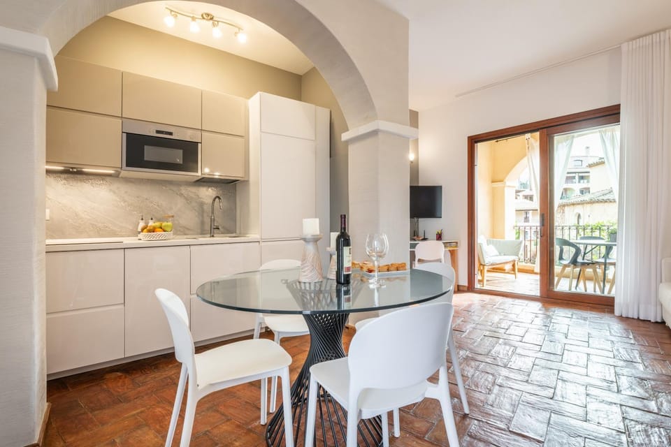 Property building, Kitchen or kitchenette, Living room