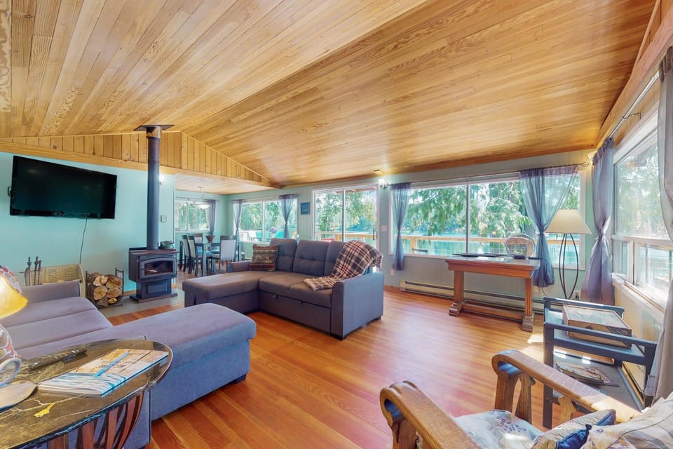 Lake Benson Rendezvous House in Puget Sound