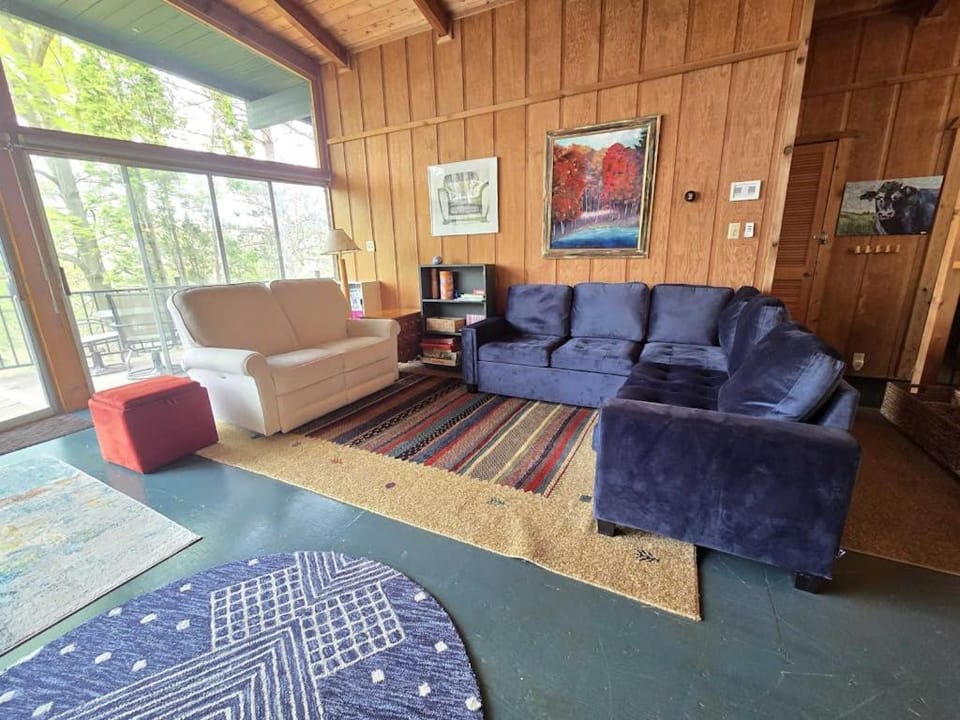 Petoskey Stone Lodge House in Torch Lake