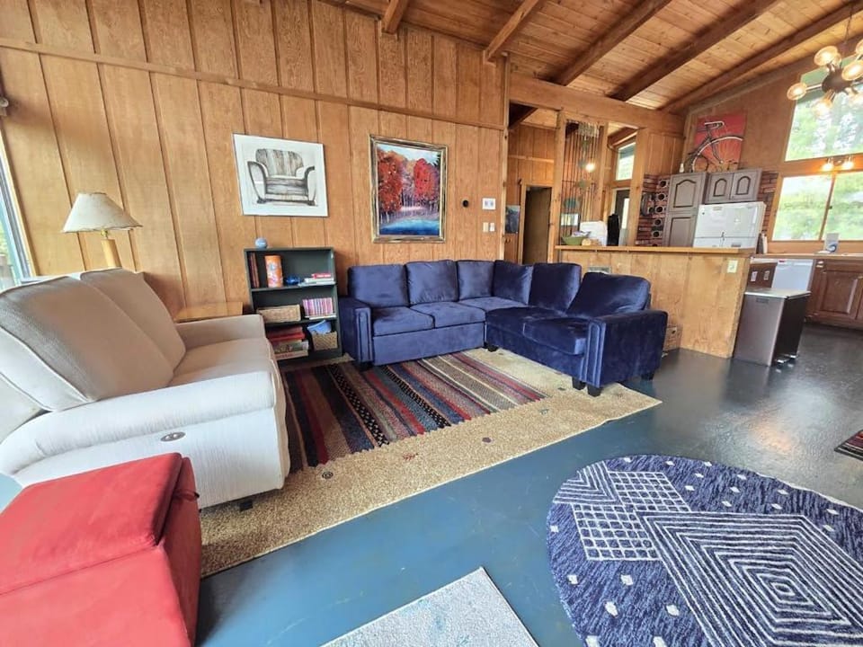 Petoskey Stone Lodge House in Torch Lake