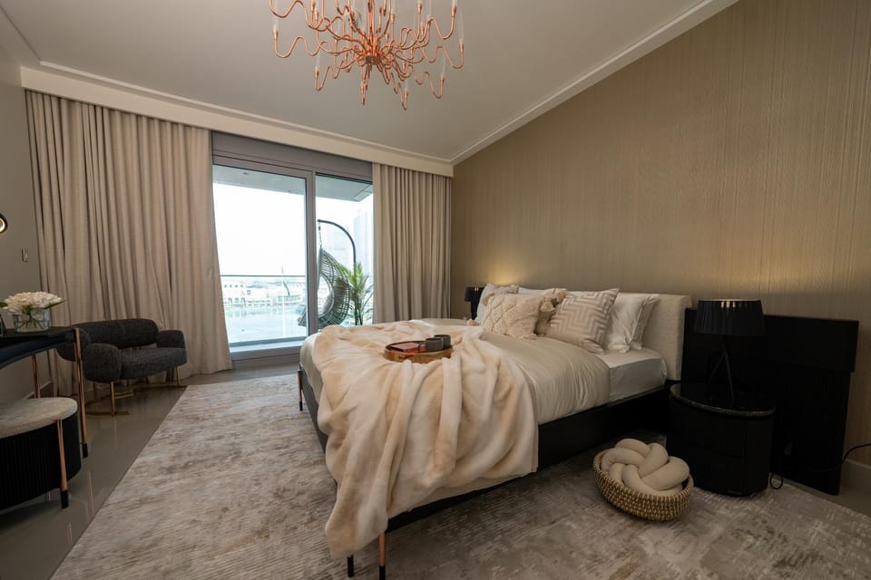 Bed, Photo of the whole room, Seating area, Bedroom