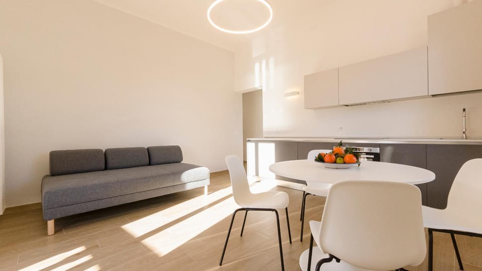 Kitchen or kitchenette, Living room, Seating area, Dining area