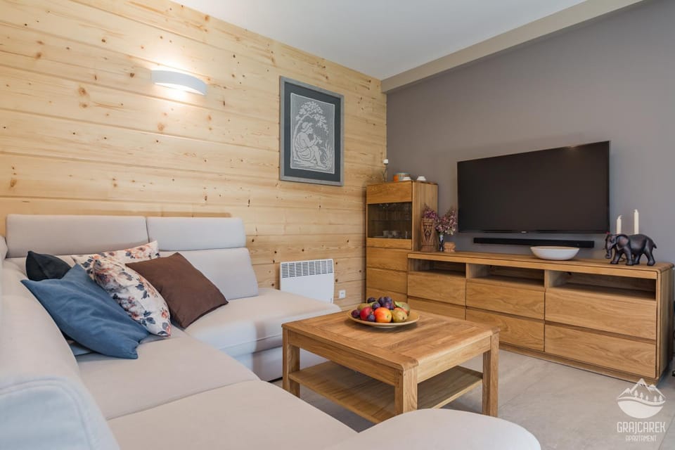 Communal lounge/ TV room, TV and multimedia, Living room, Seating area, Evening entertainment