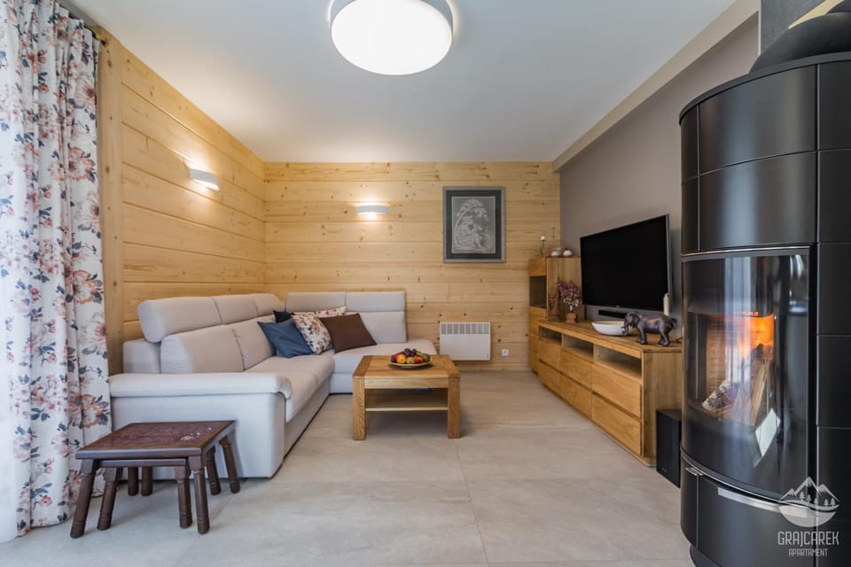 TV and multimedia, Living room, Seating area, Evening entertainment