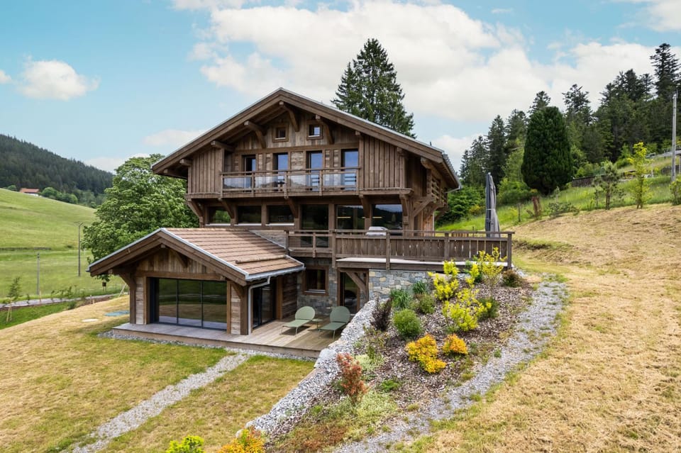 Property building, Spring, Day, Natural landscape, Garden, Garden view, Mountain view