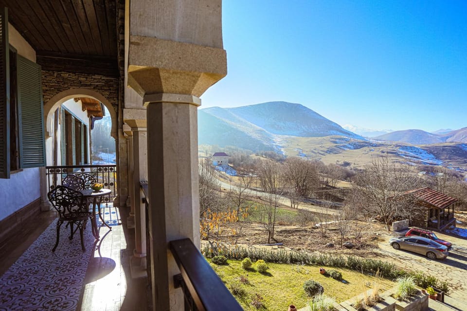 Balcony/Terrace, Mountain view