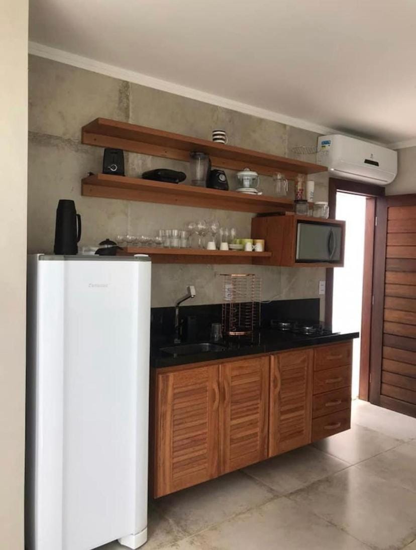 Kitchen or kitchenette, minibar