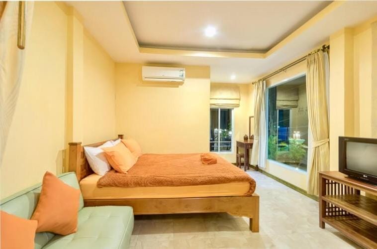 Bed, Photo of the whole room, Bedroom, air conditioner