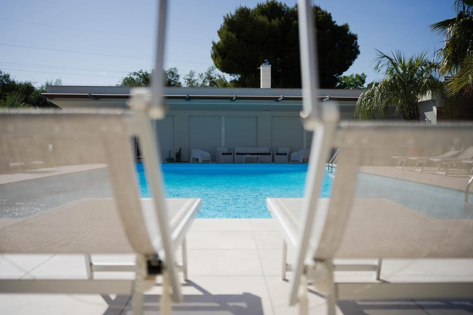 Balcony/Terrace, Pool view, sunbed