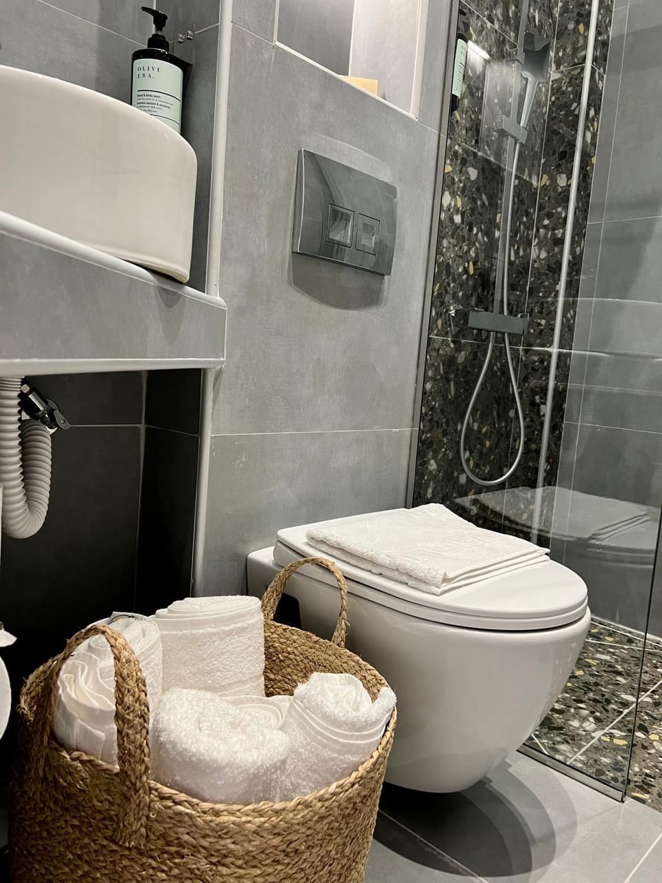 Shower, Bathroom, towels