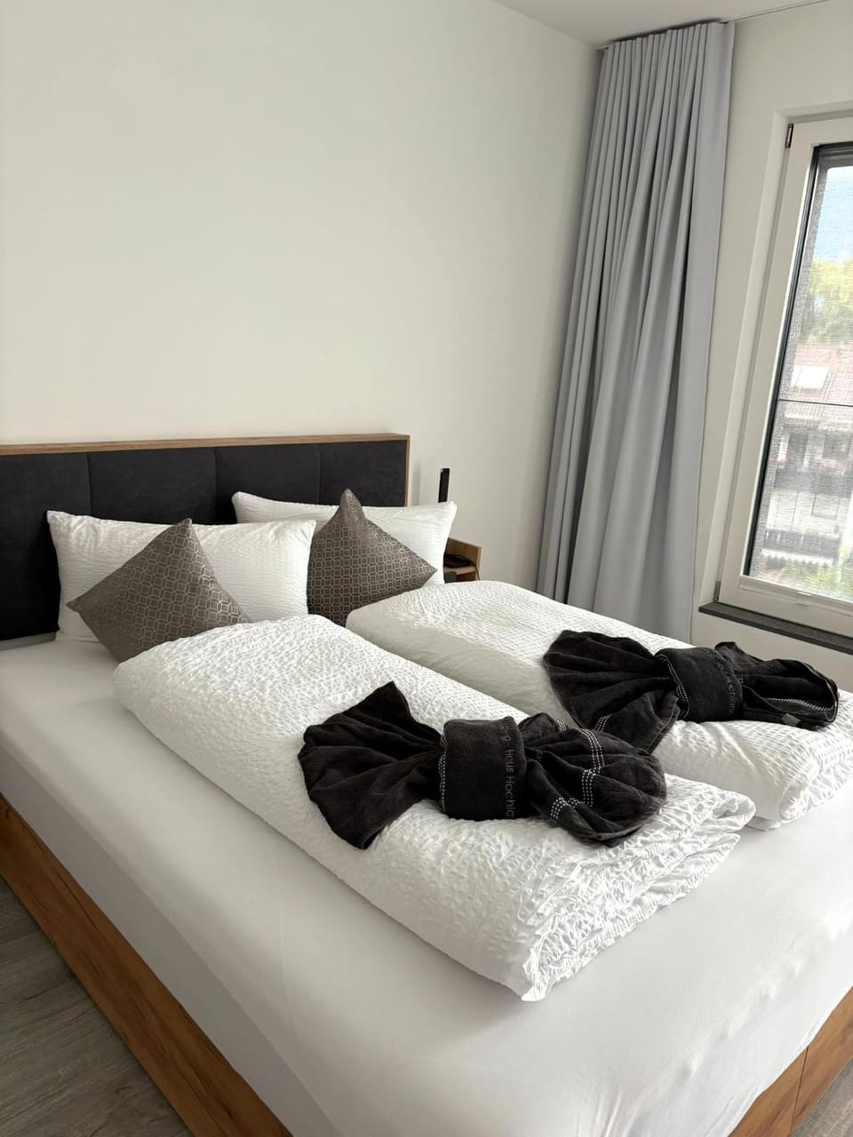 Bed, Photo of the whole room, Decorative detail, Bedroom, towels